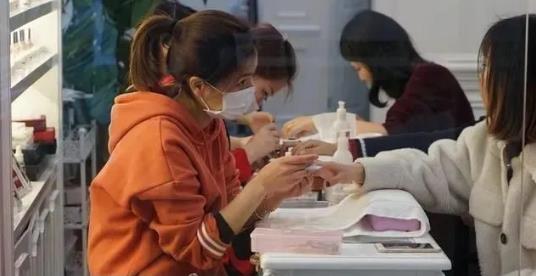 新开业美甲店月赚**万，锁定****名客户，背后的营销方法是什么？