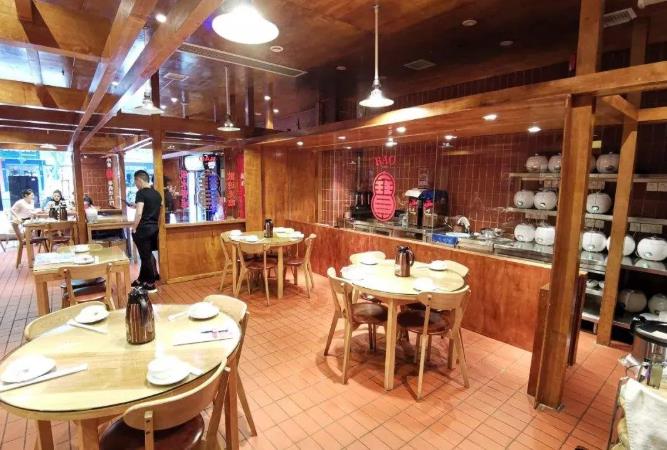 餐饮店都在亏本，这家湘菜馆却多收**万，背后的营销逻辑是什么？