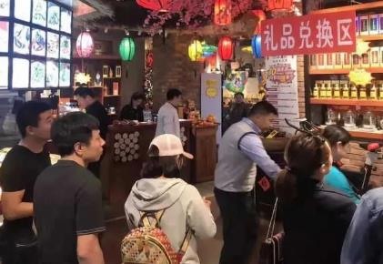 火锅店活动三天，店面充卡***张，充值金额高达***