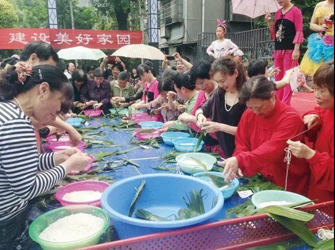 端午节包粽子